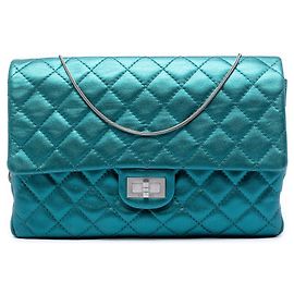Bolso de hombro Chanel Reissue 2.55 Flap 226 de piel de becerro metalizada acolchada azul