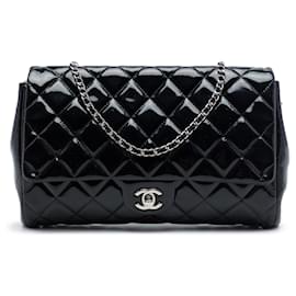 Schwarze Chanel CC gesteppte Lackleder-Klappenclutch mit Schulterkette