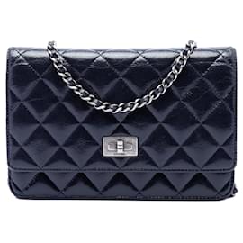 Borsa a tracolla Chanel Reissue 2.55 Wallet on Chain in pelle di vitello invecchiata lucida matelassé blu
