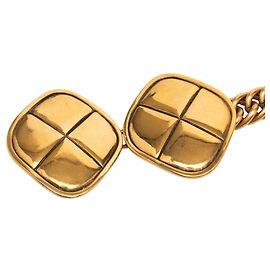 Gold Chanel Gold Plated Quilt Charm Kettenbelt