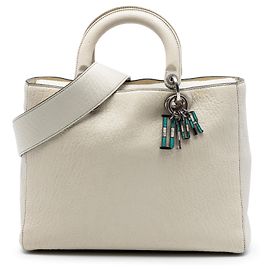 Borsa Lady Dior Satchel Large in pelle d'agnello granulata Canyon bianca