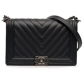 Borsa a tracolla Chanel Boy Flap Medium Chevron in pelle d'agnello nera