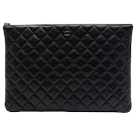 Clutch Chanel Large Quilted Caviar O Case Nera