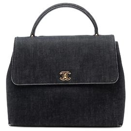 Bolso Kelly Chanel CC de denim negro con asa superior