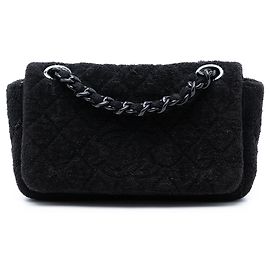 Borsa a tracolla con patta Chanel CC in spugna trapuntata nera