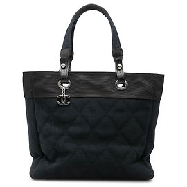 Tote Chanel Paris Biarritz Medium em lona acolchoada azul