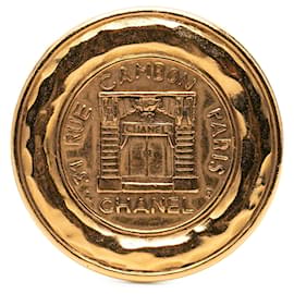 Broche Chanel 31 Rue Cambon banhada a ouro