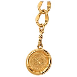 Cintura a catena Chanel CC con medaglione placcato oro