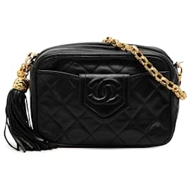 Borsa Camera Chanel CC in pelle di agnello matelassé nera con nappina