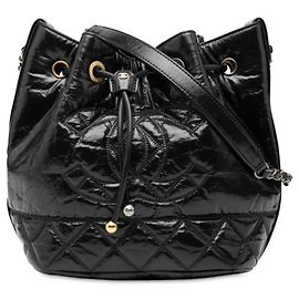 Borsa a secchiello Chanel CC in pelle di vitello invecchiata lucida nera con catena