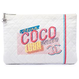 Clutch Chanel Large Quilted Printed Canvas Coco Cuba Libre O Case Clutch bianco