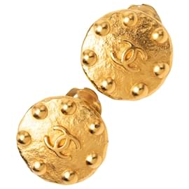 Chanel CC goldplattierte runde Clip-On-Ohrringe