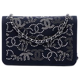Borsa crossbody Wallet On Chain in tela blu Chanel Paris Shanghai con decorazioni in cristallo