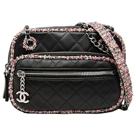 Borsa Camera Chanel CC in tweed e pelle d'agnello matelassé nera con rifiniture eleganti e zip frontale
