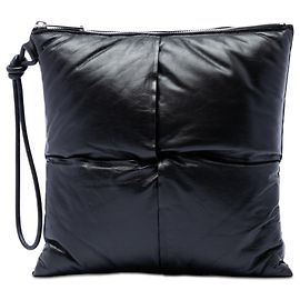 Pouch wristlet quadrata imbottita in Nappa Intrecciato Bottega Veneta nera