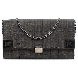 Borsa a tracolla Chanel CC Choco Bar in denim grigio con catena