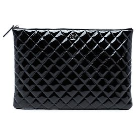 Clutch Chanel Large Quilted Patent O Case Nera