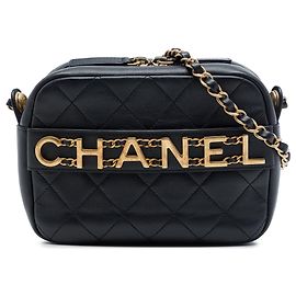 Borsa Camera Chanel in vitello matelassé nera con logo e catena