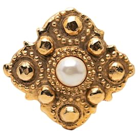 Spilla Chanel placcata in oro con perle sintetiche a forma di rombo