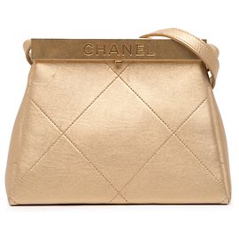 Borsa Chanel Small Calfskin Kiss Lock Frame Bag Oro