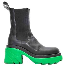 Botas de salto cano médio Bottega Veneta pretas e verdes tamanho 39.5