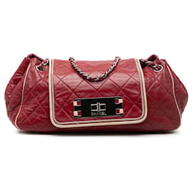 Borsa a tracolla Chanel Reissue 2.55 East West con patta a fisarmonica in pelle di vitello invecchiata matelassé rossa