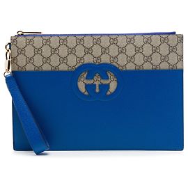 Clutch Gucci GG Supreme y piel de becerro con G entrelazadas troqueladas, beige