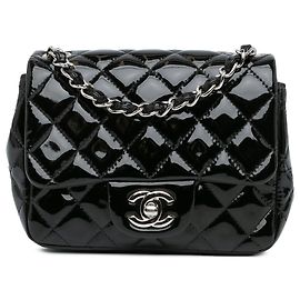 Borsa a tracolla Chanel Mini Square Classic in vernice nera con patta singola