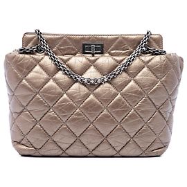 Borsa Tote Chanel Reissue 2.55 in pelle di vitello invecchiata metallizzata matelassé marrone