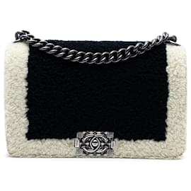 Borsa a tracolla Chanel Boy Flap Bicolor in shearling Old Medium Nera