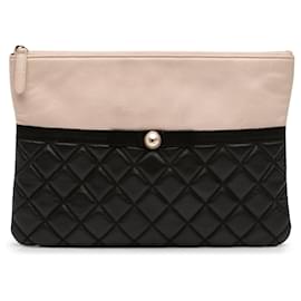 Clutch Chanel Medium Quilted Lambskin and Calfskin Pearl O Case Nera