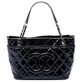 Borsa Tote Soft Timeless in vernice matelassé CC nera Chanel