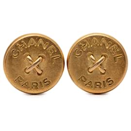 Orecchini a clip Chanel placcati in oro con bottone rotondo