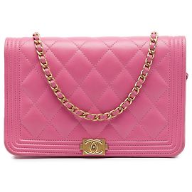 Chanel Boy Wallet On Chain Crossbody Bag aus gestepptem Lammleder in Rosa