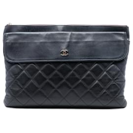 Beauty case Chanel Medium CC in pelle di agnello matelassé nera
