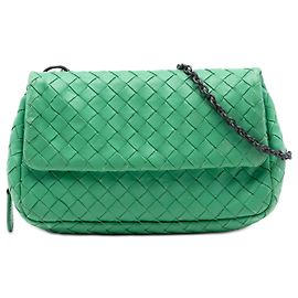 Borsa a tracolla mini Bottega Veneta in Nappa Intrecciato espandibile con patta e catena Verde
