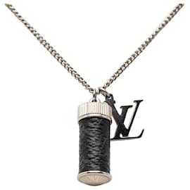Louis Vuitton Monogram Eclipse Anhänger-Halskette aus schwarzem Messing