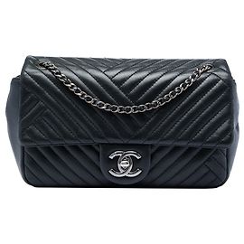 Borsa a tracolla Chanel Small CC Crossing Flap in pelle di agnello nera