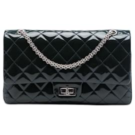 Borsa a tracolla Chanel Reissue 2.55 Double Flap 227 in vernice matelassé blu