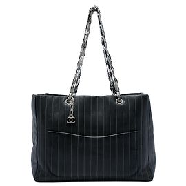 Borsa Tote Mademoiselle Chanel Large in pelle di agnello nera trapuntata verticalmente