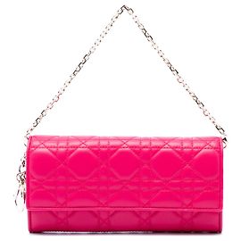 Bolsa Lady Dior Wallet On Chain em pele de cordeiro Cannage rosa da Dior