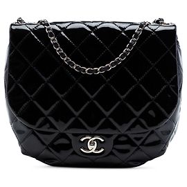 Borsa a tracolla Chanel Medium Quilted Patent Bubble CC Flap nera