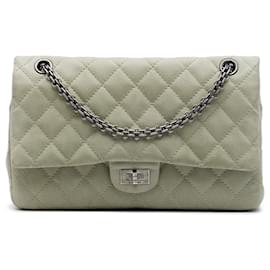 Borsa a tracolla Chanel Reissue 2.55 Double Flap in Caviar trapuntato verde