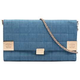 Bolso de hombro Chanel CC Chocolate Bar en denim azul