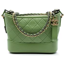 Chanel Gabrielle Umhängetasche aus grünem Aged Calfskin, klein