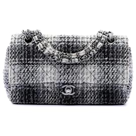 Borsa a tracolla Chanel Medium Classic Quilted Tweed Double Flap nera