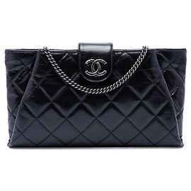 Clutch a tracolla Chanel Quilted Glazed Calfskin Coco Pleats Nera