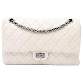 Borsa a tracolla Chanel Reissue 2.55 Double Flap 226 in pelle di vitello invecchiata trapuntata bianca