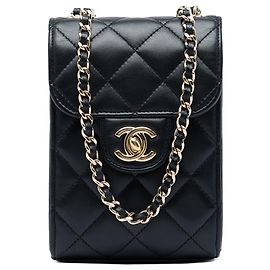 Portacellulare Chanel CC in agnello trapuntato nero con borsa a tracolla con catena
