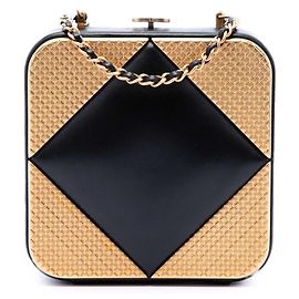 Clutch quadrata Chanel CC in agnello e metallo nera con tracolla a catena